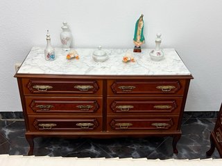 Dormitorio matrimonio completo. Madera y mármol