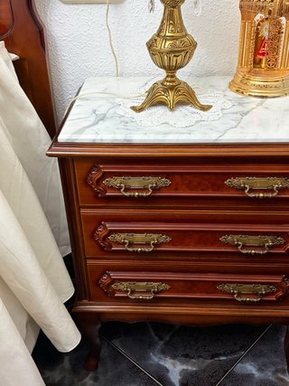 Dormitorio matrimonio completo. Madera y mármol