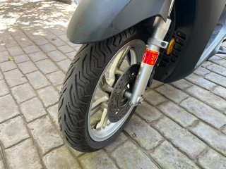Honda SH 300 Negra y Plata