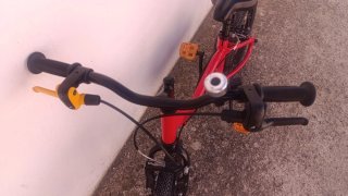 Bicicleta infantil roja