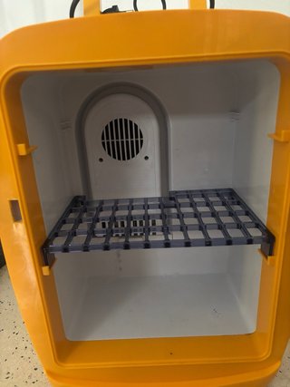 Nevera portátil naranja