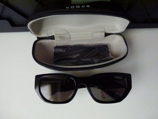 Gafas de sol Vogue negras