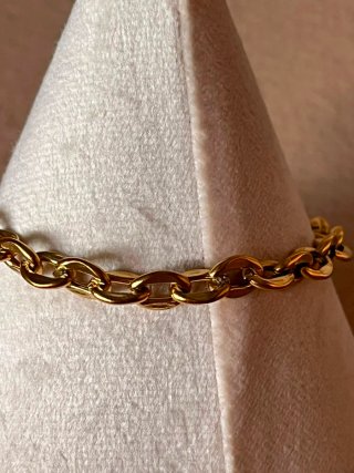 Pulsera dorada con corazón y circonitas