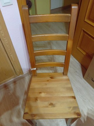 4 Sillas de Madera