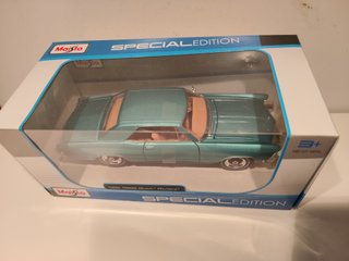 Maisto Buick Riviera 1965 Blu 1:26