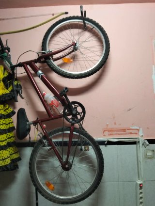 Bicicleta de montaña roja