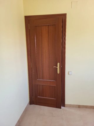 Puerta madera maciza estándar