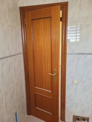 Puerta madera maciza estándar