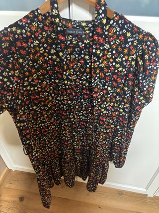 Vestido floral negro talla S