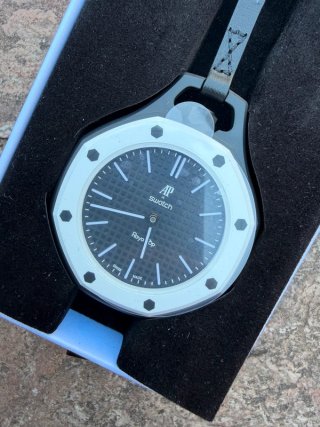 Reloj Swatch x Audemars Piguet Ocho Negro