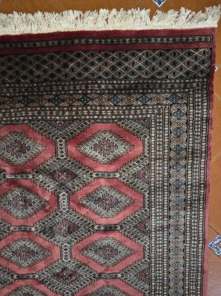 Alfombra oriental estilo Bokhara 235 × 160 cm