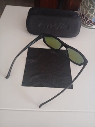 Gafas de sol Arnette negras y moradas