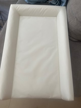 Cambiador de bebé blanco