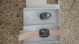 Smartwatch rosa con correa de silicona