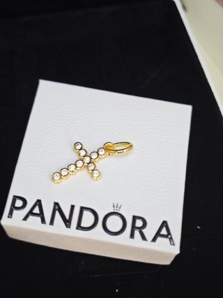 Colgante Cruz Pandora Circonitas Doradas Ale met