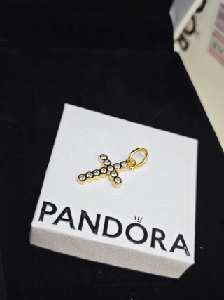 Colgante Cruz Pandora Circonitas Doradas Ale met