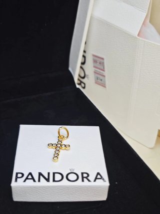 Colgante Cruz Pandora Circonitas Doradas Ale met