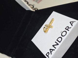 Colgante Cruz Pandora Circonitas Doradas Ale met