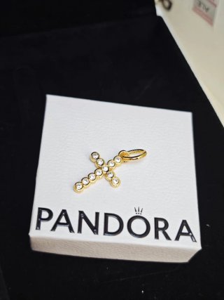 Colgante Cruz Pandora Circonitas Doradas Ale met