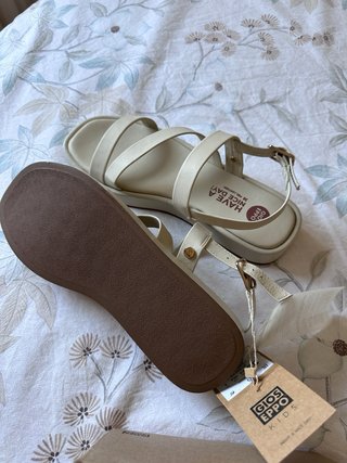 Sandalias Gioseppo piel. Beige/blanco roto