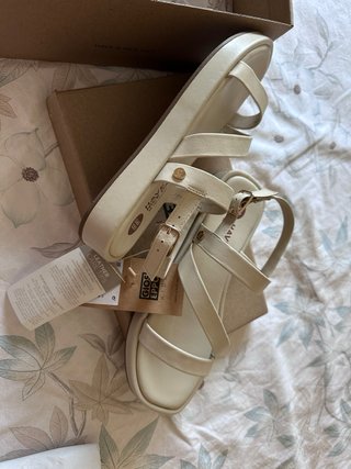 Sandalias Gioseppo piel. Beige/blanco roto