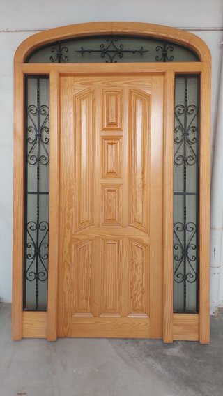 Puerta de Pino Macizo con Cristales
