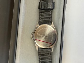 Reloj Lorus Negro y Plateado