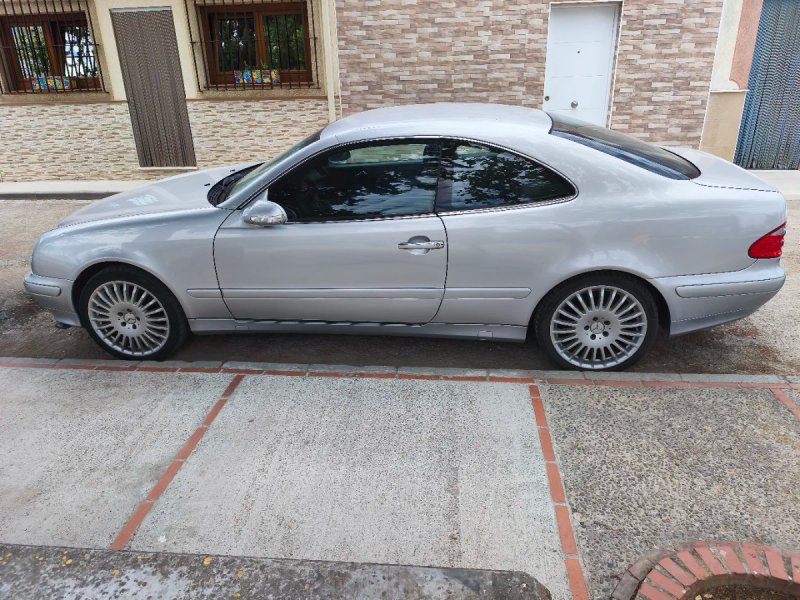 Mercedes-Benz  CLK 2001 - foto 1