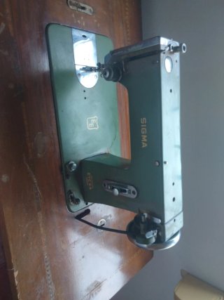 Máquina de coser Sigma antigua