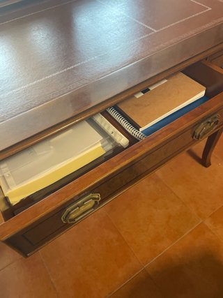 Bureau estilo Luis XV 4 cajones, tapa cuero