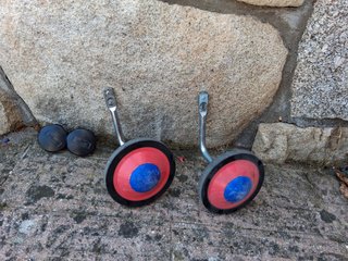 Bicicleta infantil Btwin roja con ruedines