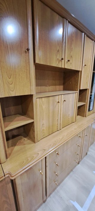 Armario de salón madera y cristal