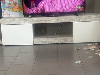 Mueble TV salón gris y blanco