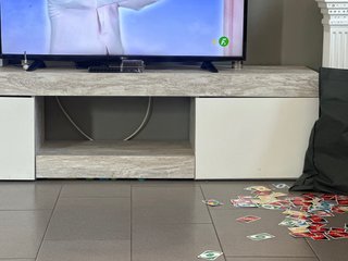 Mueble TV salón gris y blanco