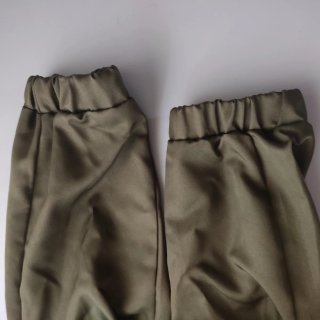 Mono verde militar manga corta talla M.