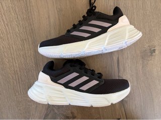 Zapatillas Adidas Negras y Rosas