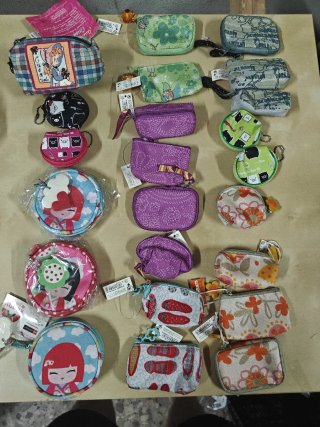 Lote 23 mini monederos/estuches variados