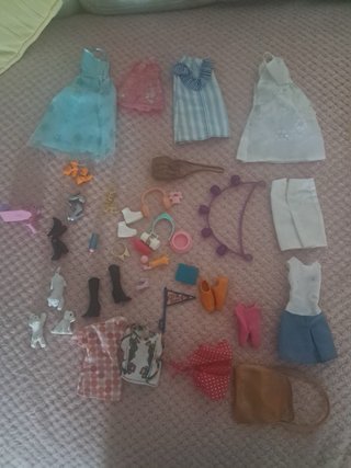 Lote Ropa y Accesorios Muñeca Barbie
