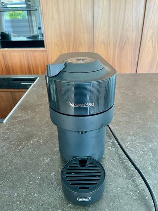 Cafetera Nespresso Vertuo Pop Negra
