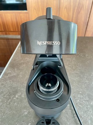 Cafetera Nespresso Vertuo Pop Negra