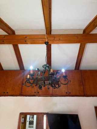 Lámpara rústica de madera maciza y forja