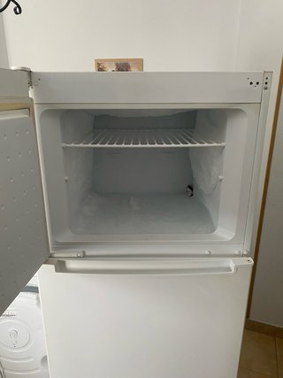 Nevera y congelador blanco