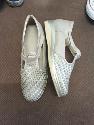 Zapatos de mujer azul y plateado