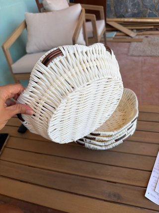Cestas de mimbre blanco y nogal
