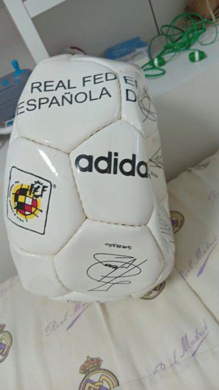Balón de fútbol firmado. NO COMPRAR