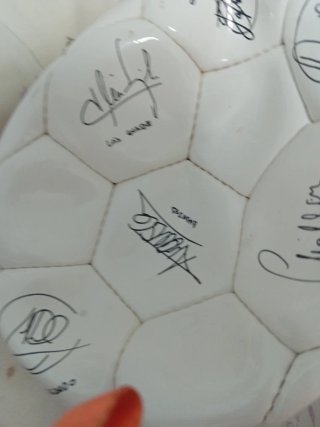 Balón de fútbol firmado. NO COMPRAR