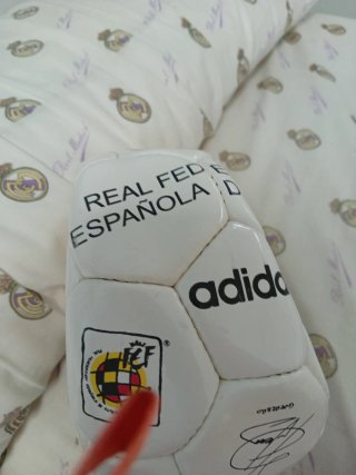 Balón de fútbol firmado. NO COMPRAR