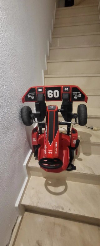 Kart eléctrico  Válido has 1,55m altura