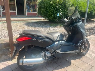 Yamaha X-max 250 Momo.