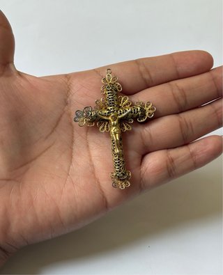 Cruz Colgante filigrana dorada vintage con Cristo